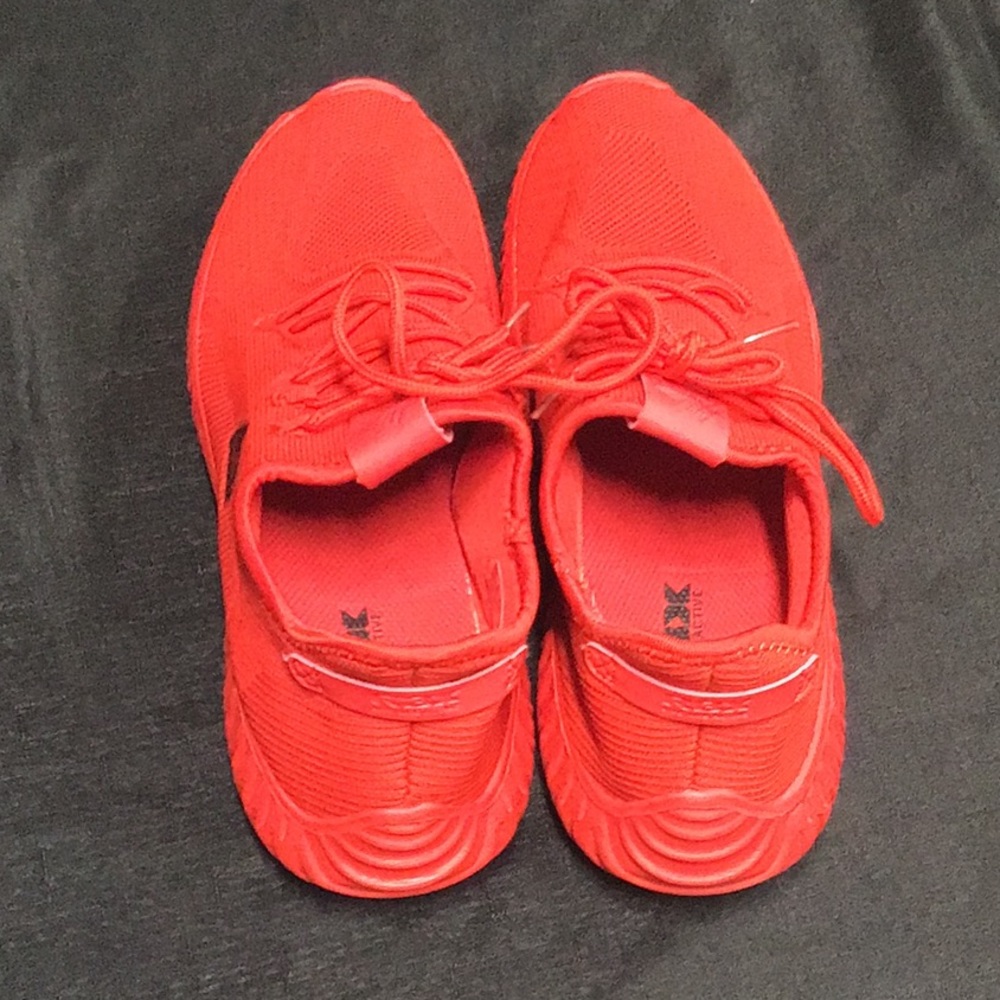 REEBOK RUNNING SHOES - Picture 5 of 8